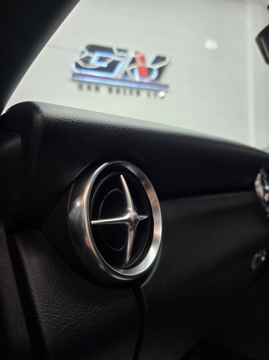 Used Mercedes-Benz SLK 2012 for sale - 76751773: Photo 18