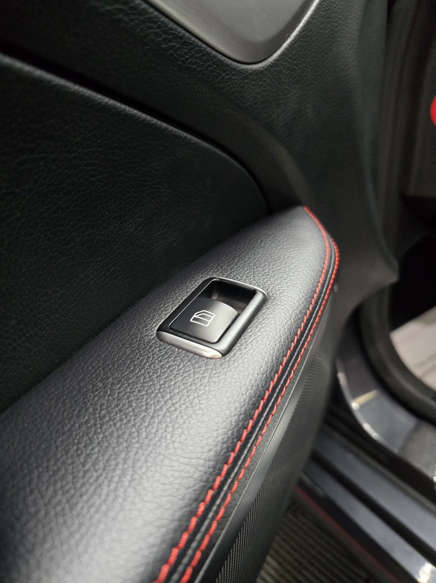 Used Mercedes-Benz SLK 2012 for sale - 76751773: Photo 19