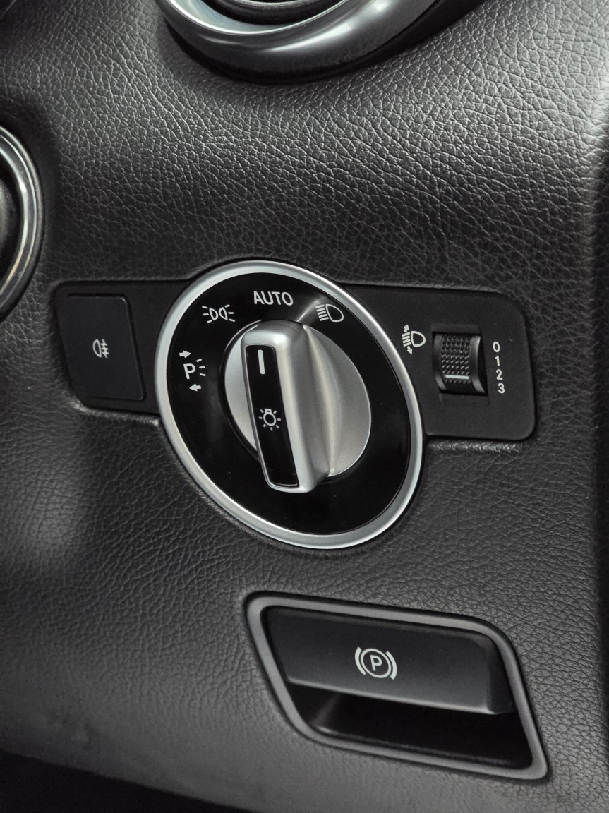 Used Mercedes-Benz SLK 2012 for sale - 76751773: Photo 26