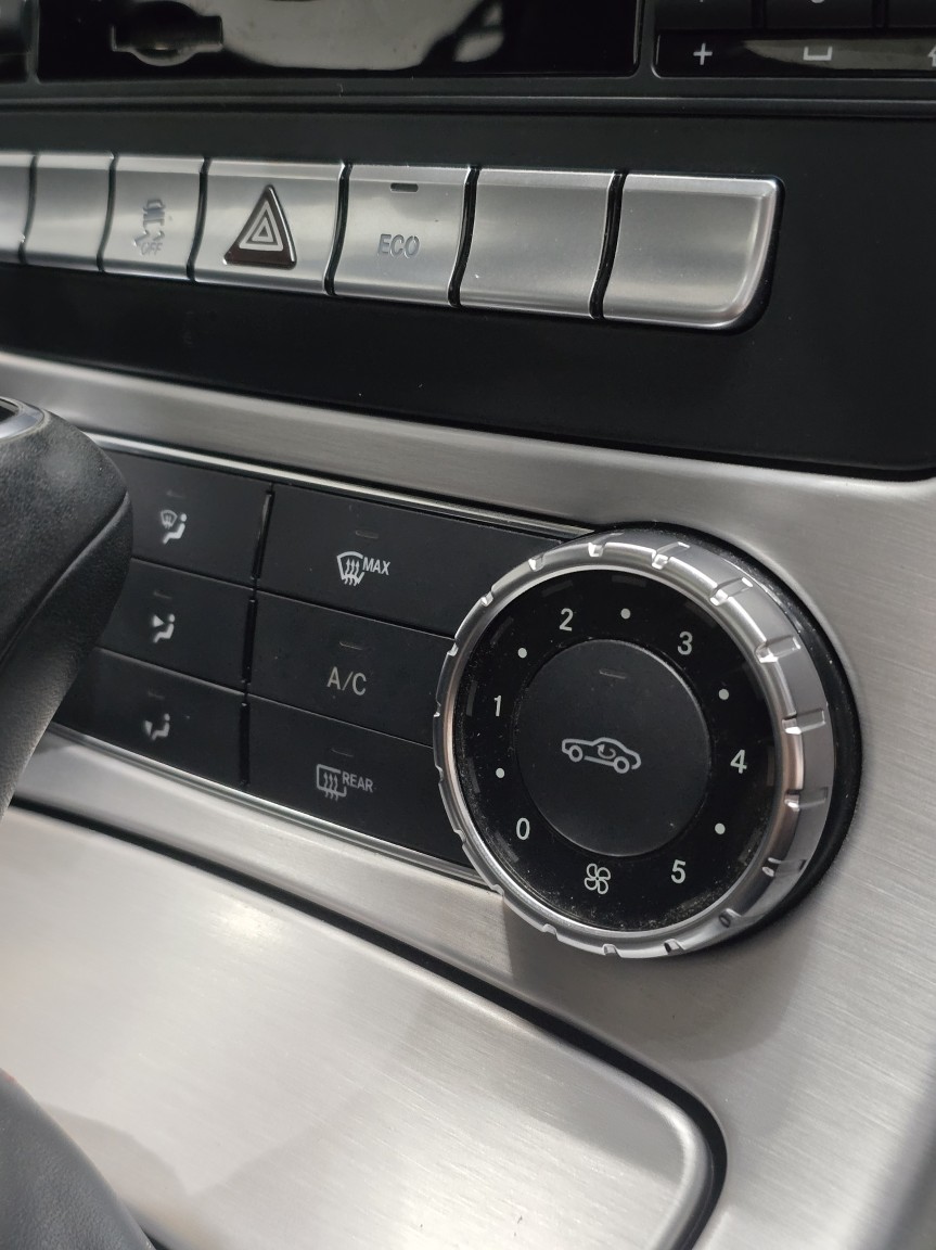 Used Mercedes-Benz SLK 2012 for sale - 76751773: Photo 30