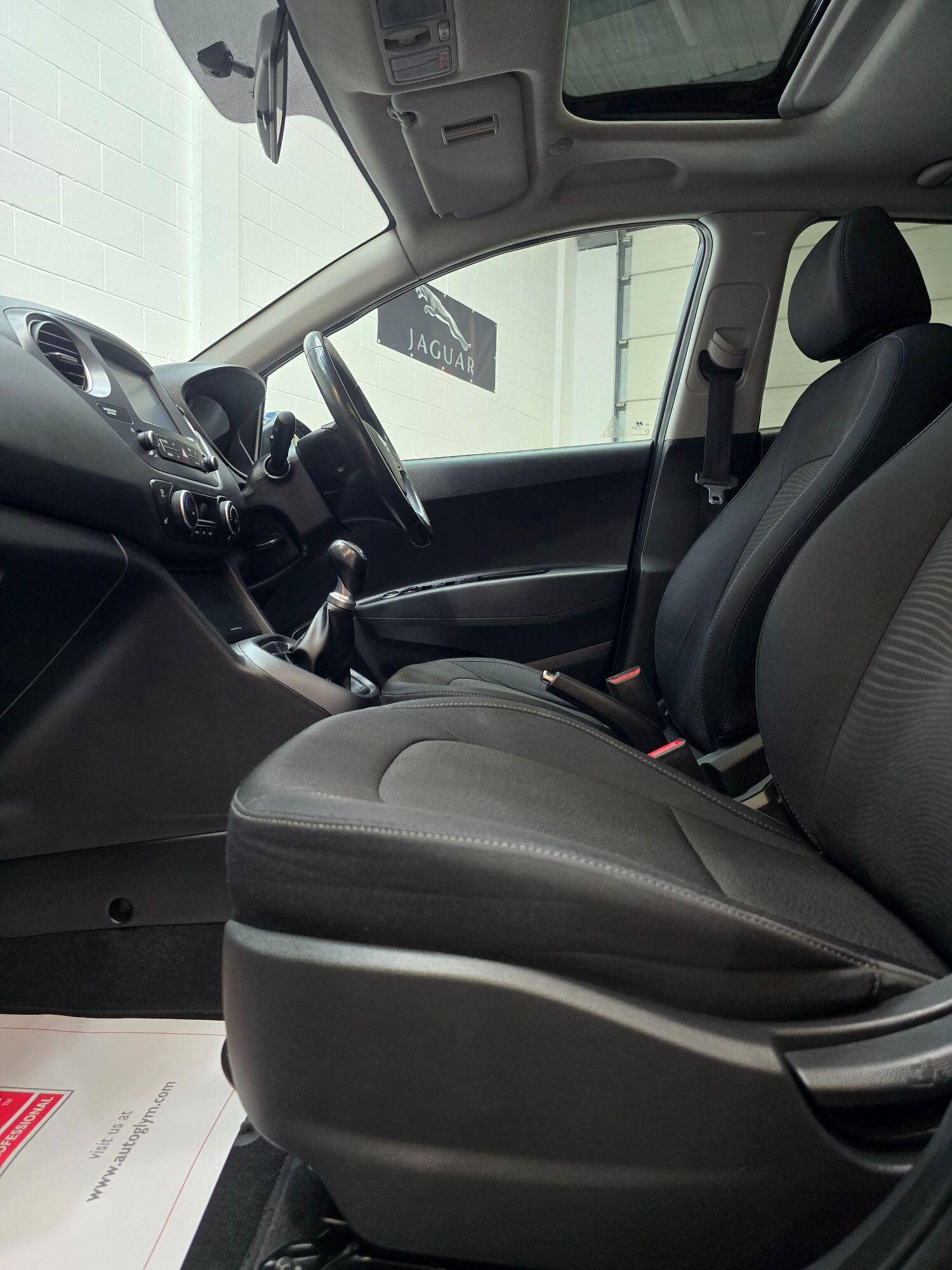 Used Hyundai i10 2017 for sale - 76611658: Photo 19