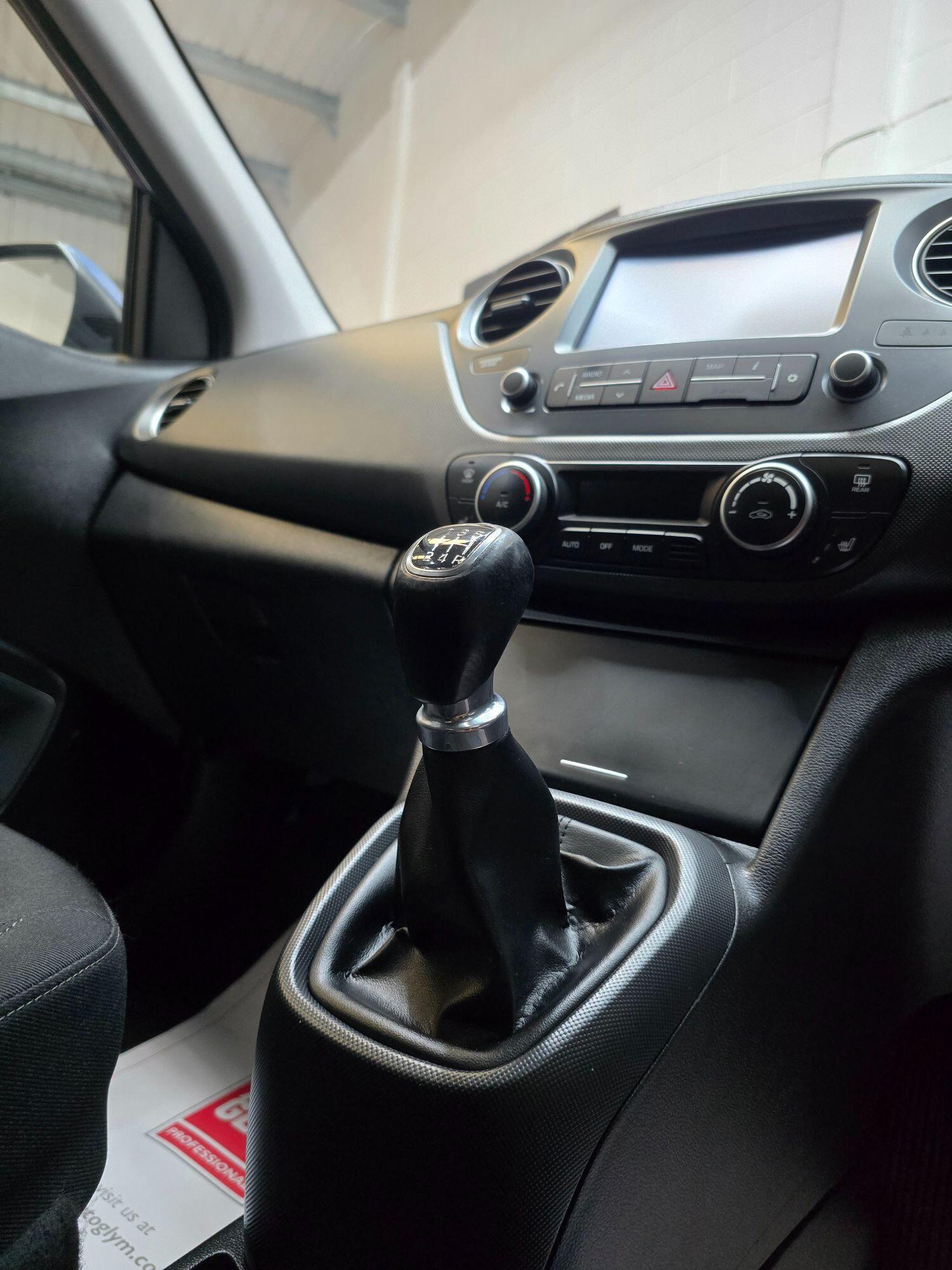 Used Hyundai i10 2017 for sale - 76611658: Photo 29