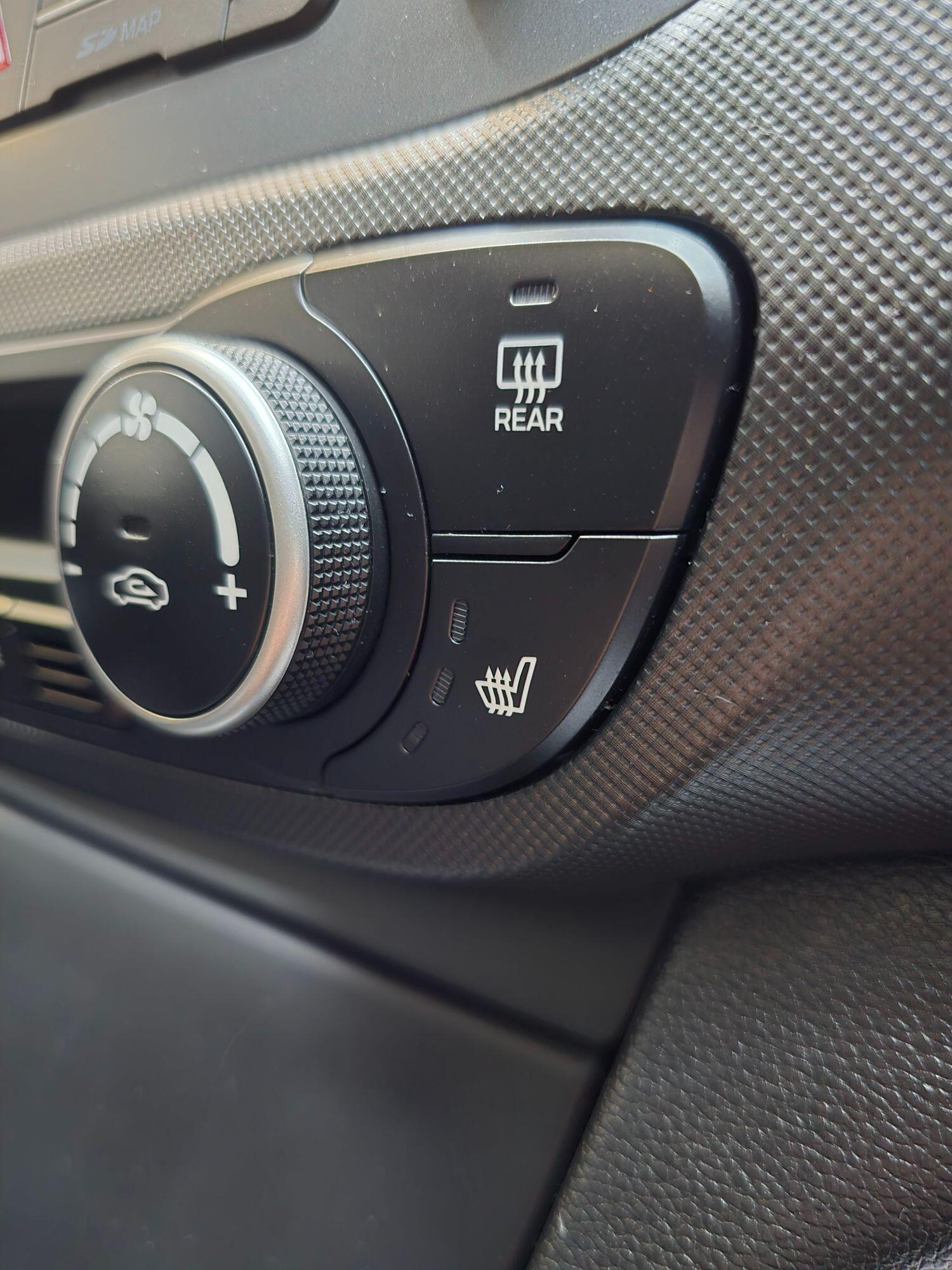 Used Hyundai i10 2017 for sale - 76611658: Photo 32