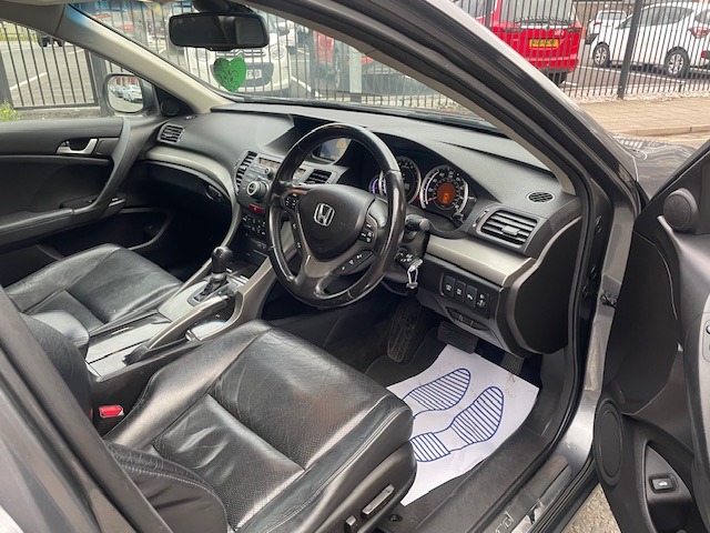 Used Honda Accord 2010 for sale - 76237475: Photo 9