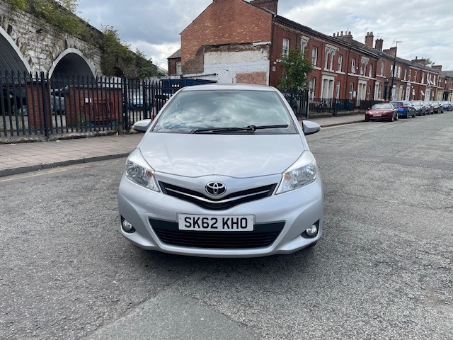 Used Toyota Yaris 2012 for sale - 75784583: Photo 2