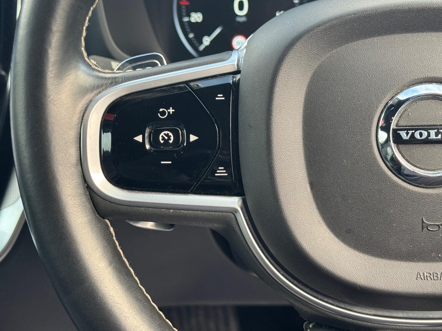 Used Volvo V60 2019 for sale - 78019656: Photo 15