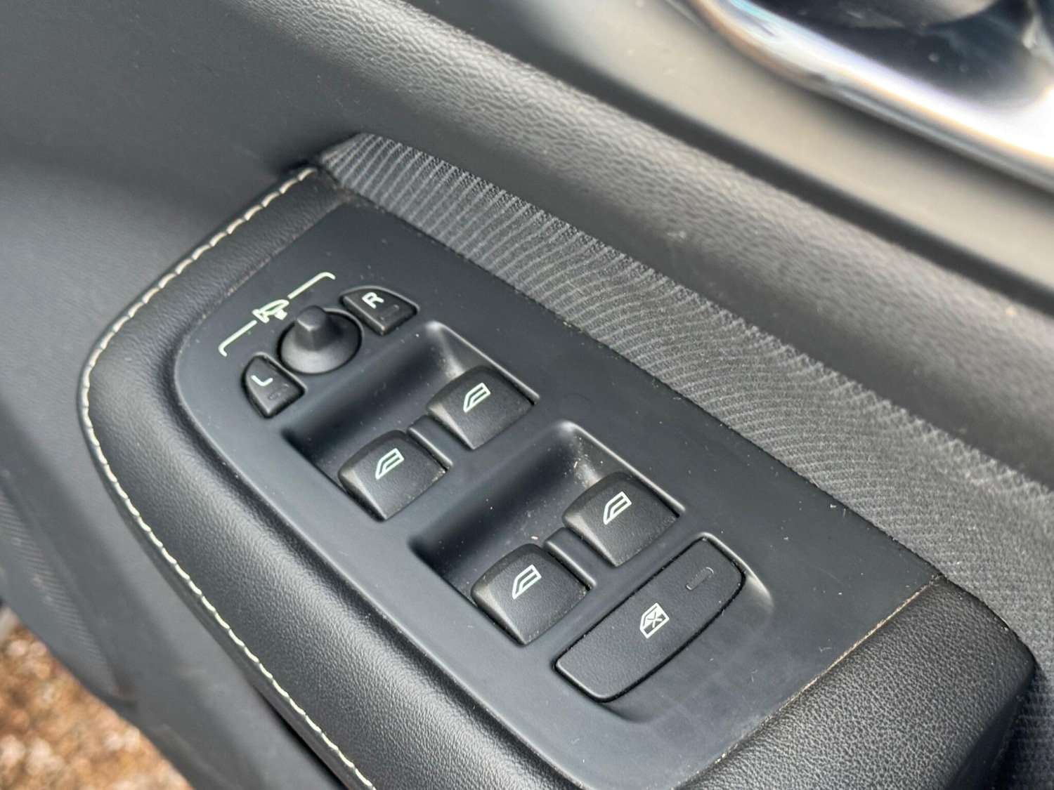 Used Volvo V60 2019 for sale - 78019656: Photo 38