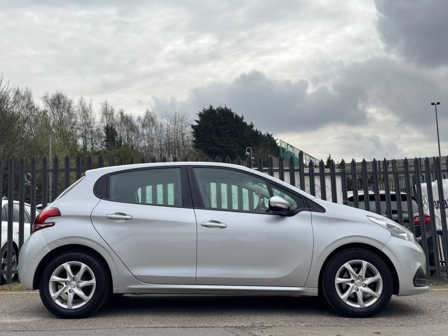 Used Peugeot 208 2016 for sale - 77994222: Photo 23