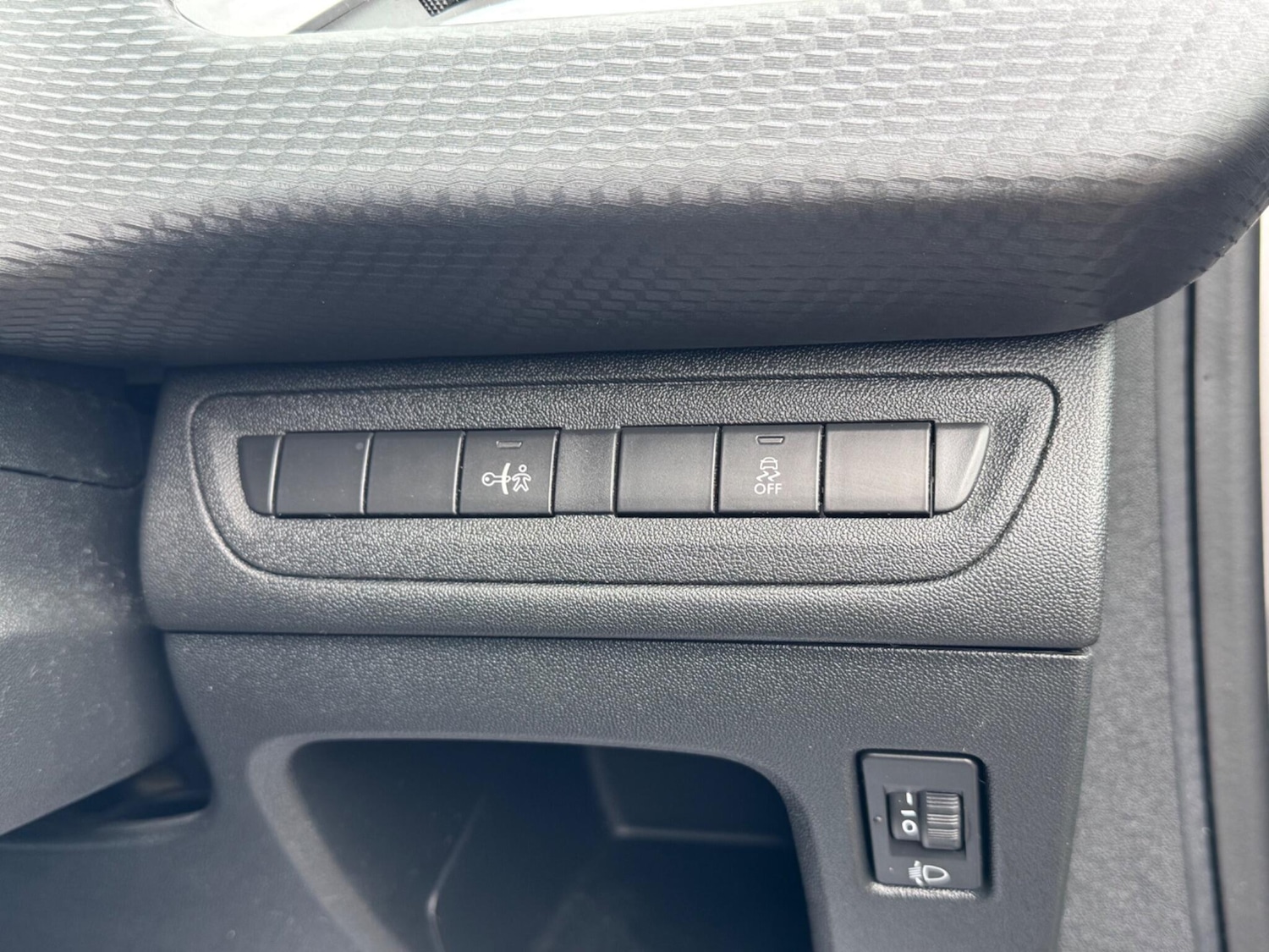 Used Peugeot 208 2016 for sale - 77994222: Photo 28