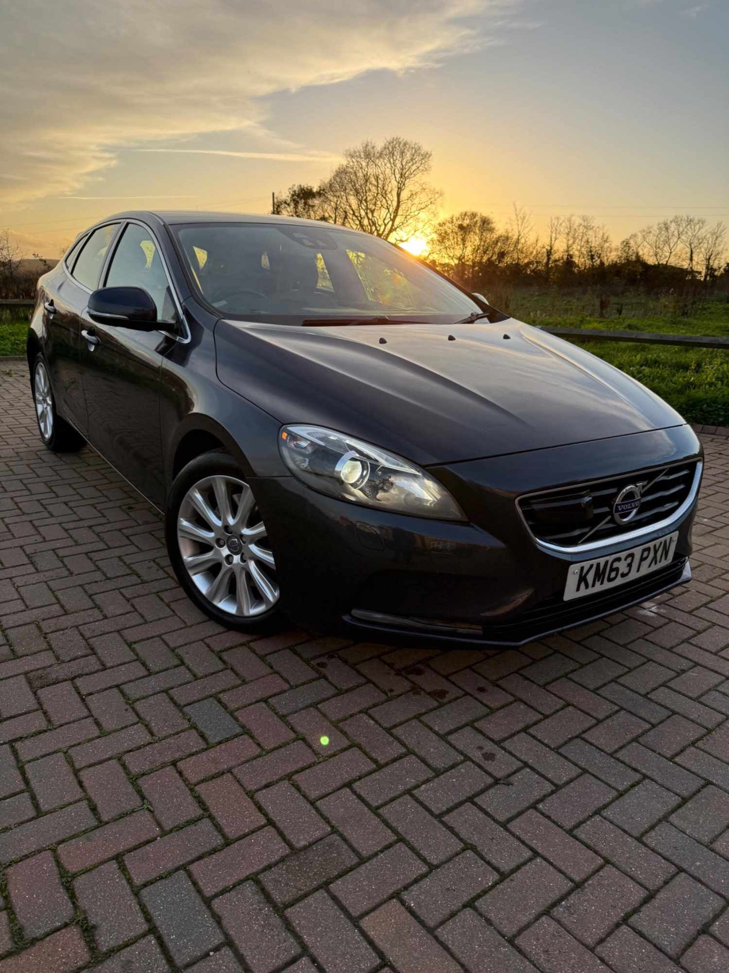 Used Volvo V40 2013 for sale - 76780735: Photo 1