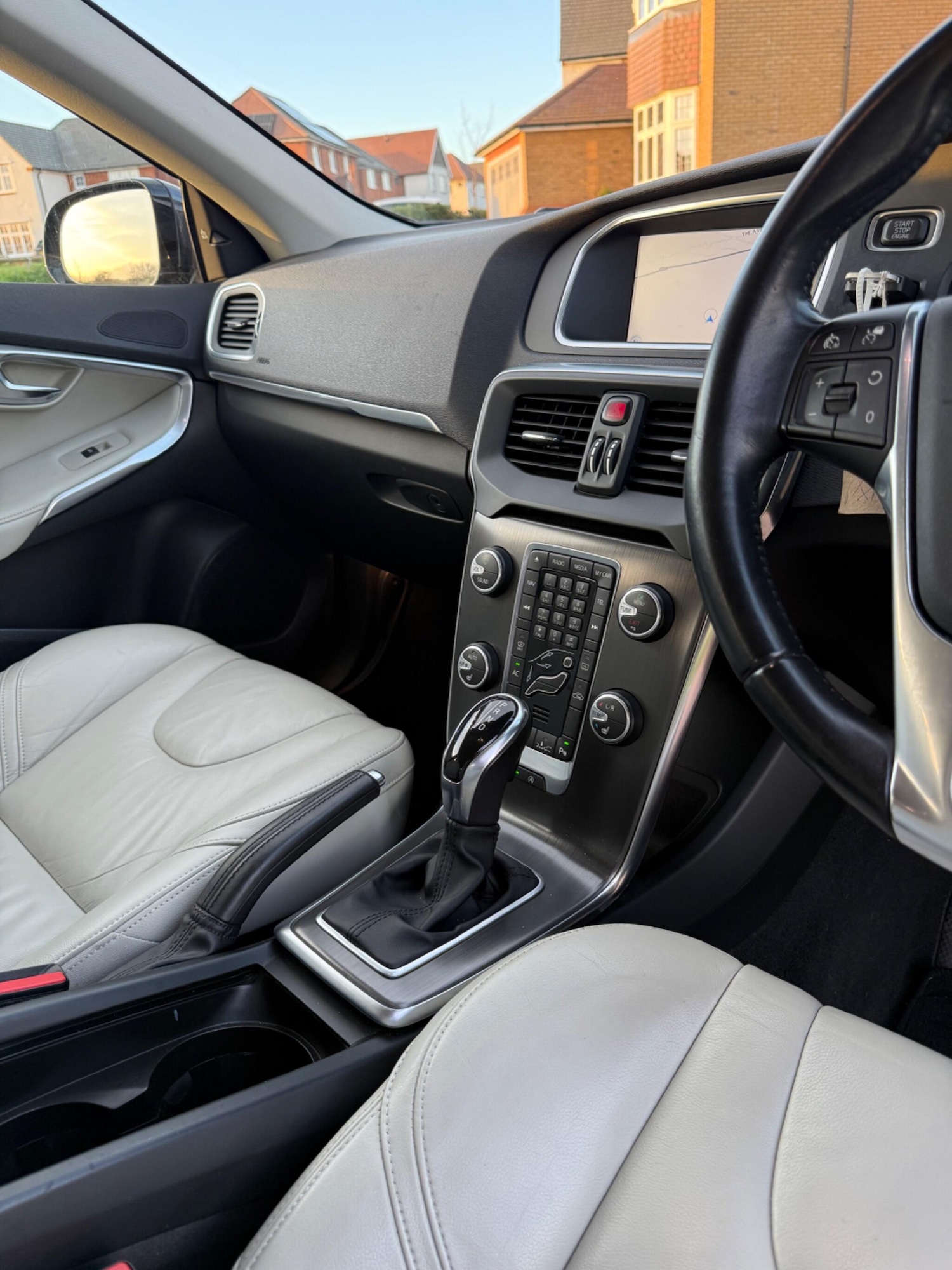 Used Volvo V40 2013 for sale - 76780735: Photo 15