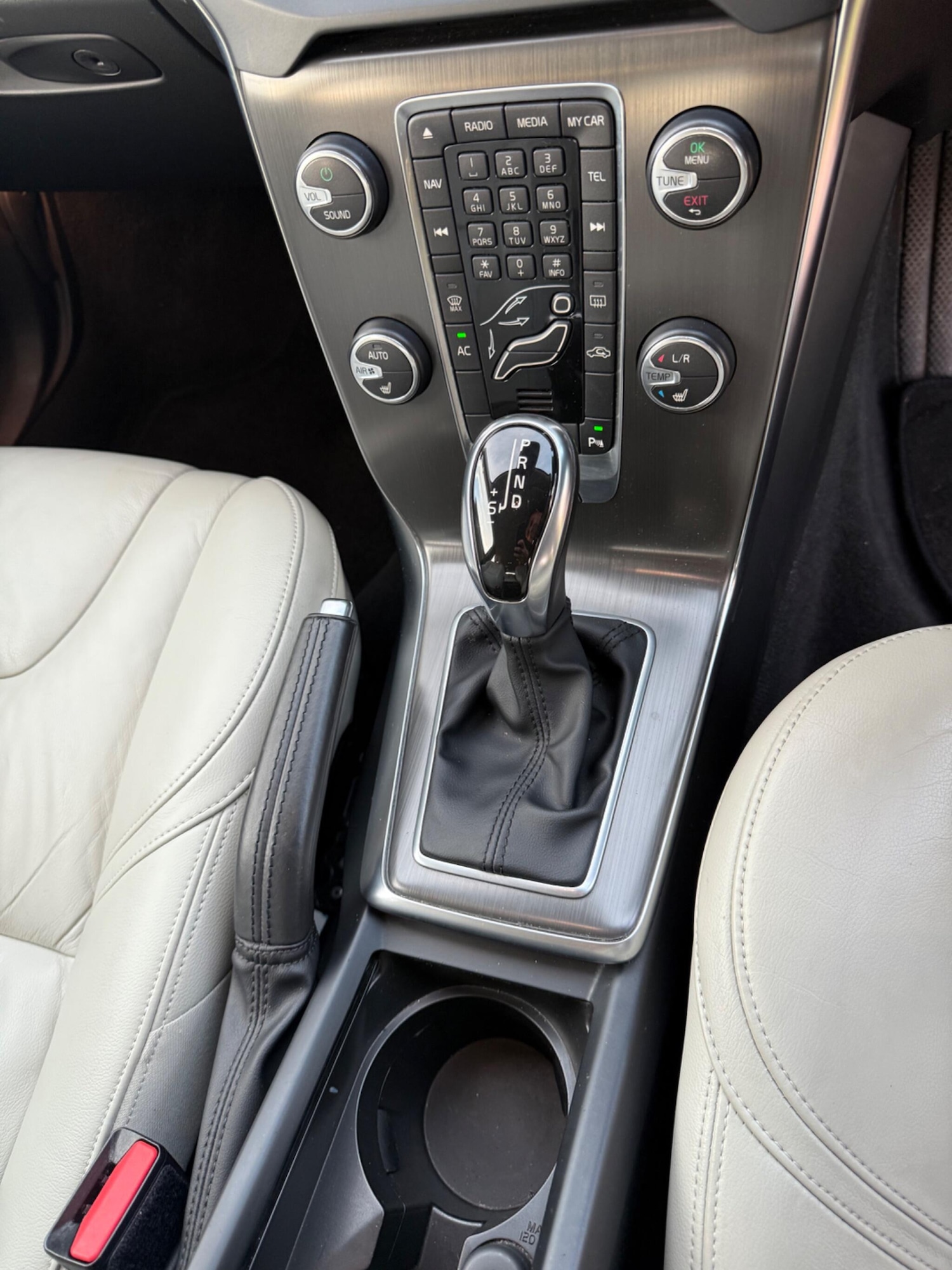 Used Volvo V40 2013 for sale - 76780735: Photo 16