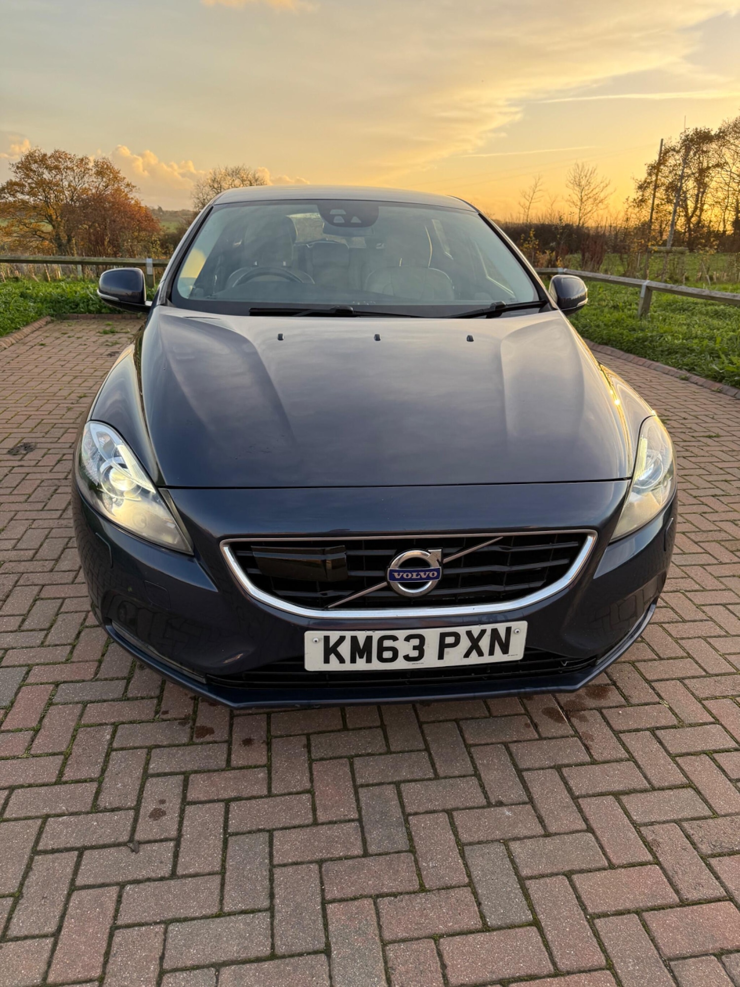 Used Volvo V40 2013 for sale - 76780735: Photo 2