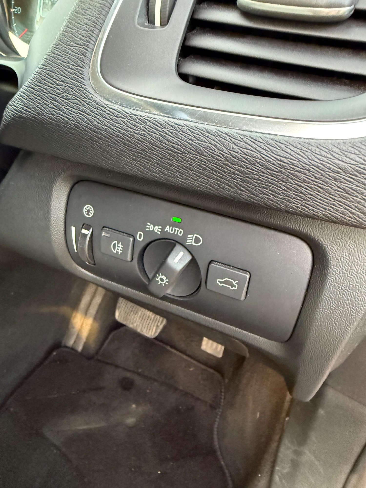 Used Volvo V40 2013 for sale - 76780735: Photo 27