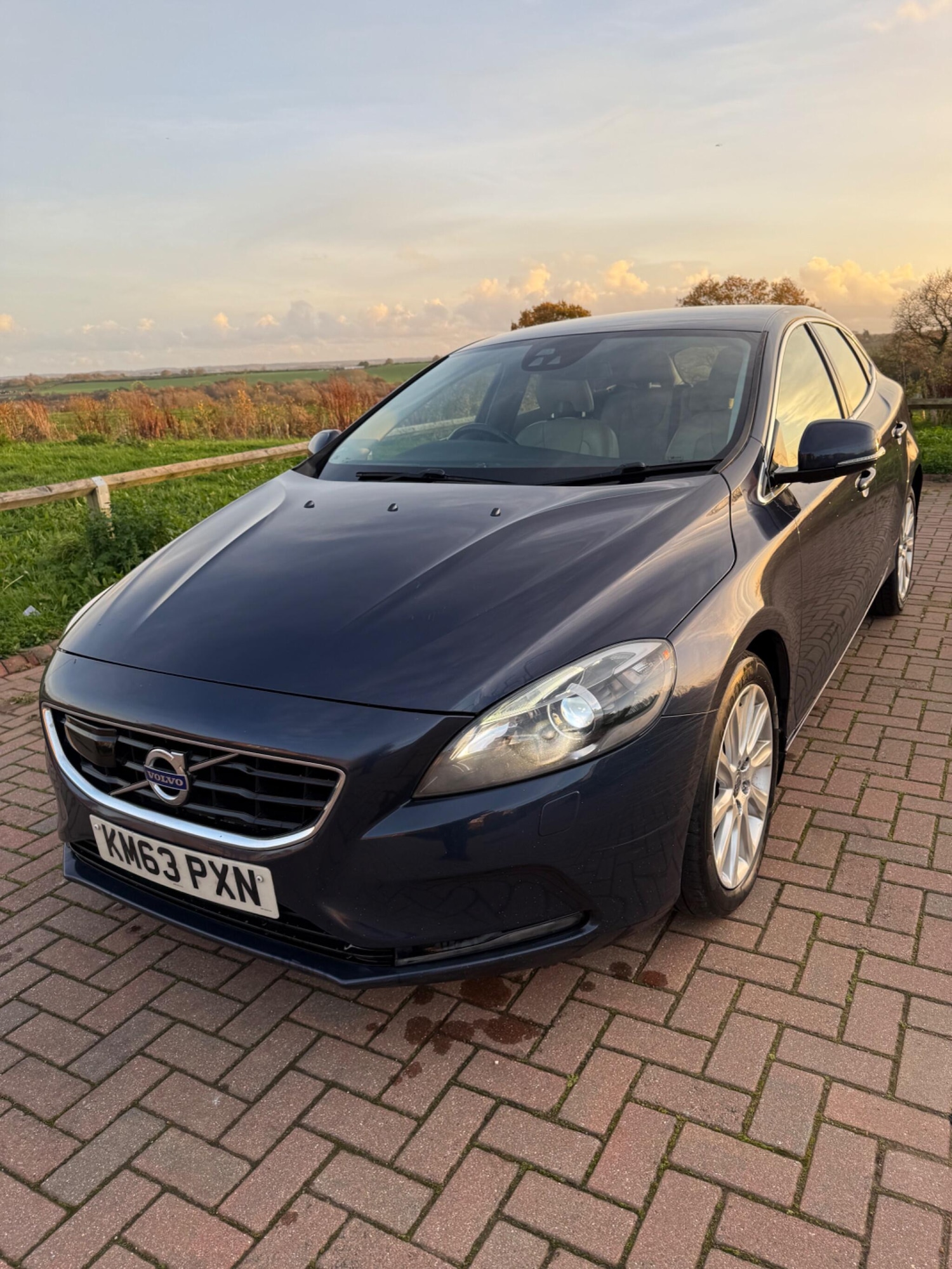 Used Volvo V40 2013 for sale - 76780735: Photo 3