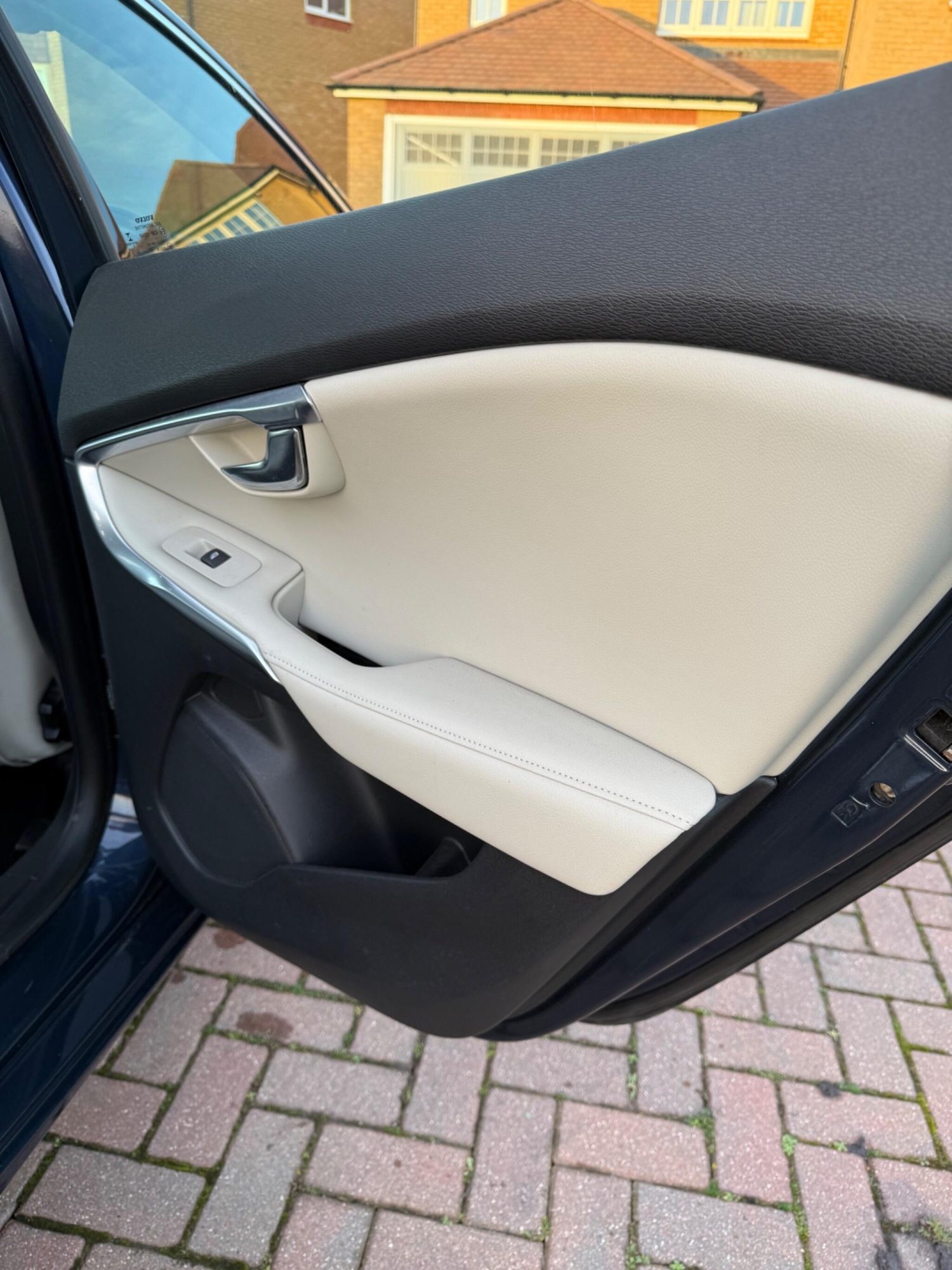 Used Volvo V40 2013 for sale - 76780735: Photo 32