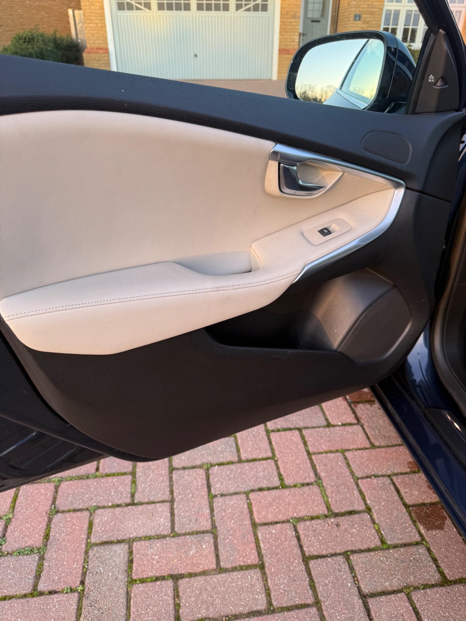 Used Volvo V40 2013 for sale - 76780735: Photo 33