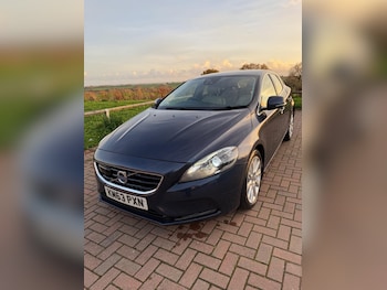 Used Volvo V40 2013 for sale - 76780735: Photo