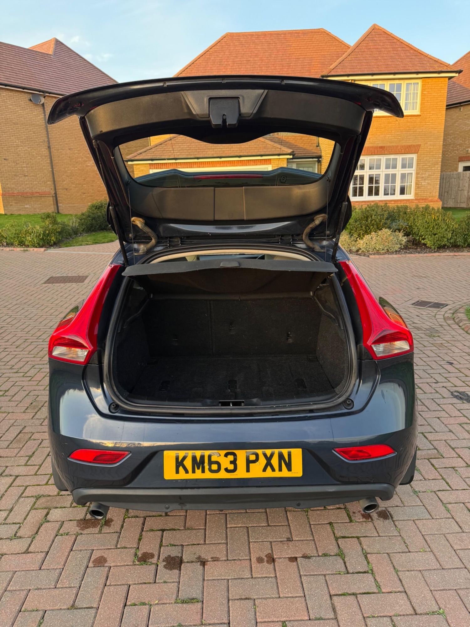 Used Volvo V40 2013 for sale - 76780735: Photo 43