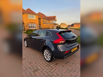 Used Volvo V40 2013 for sale - 76780735: Photo