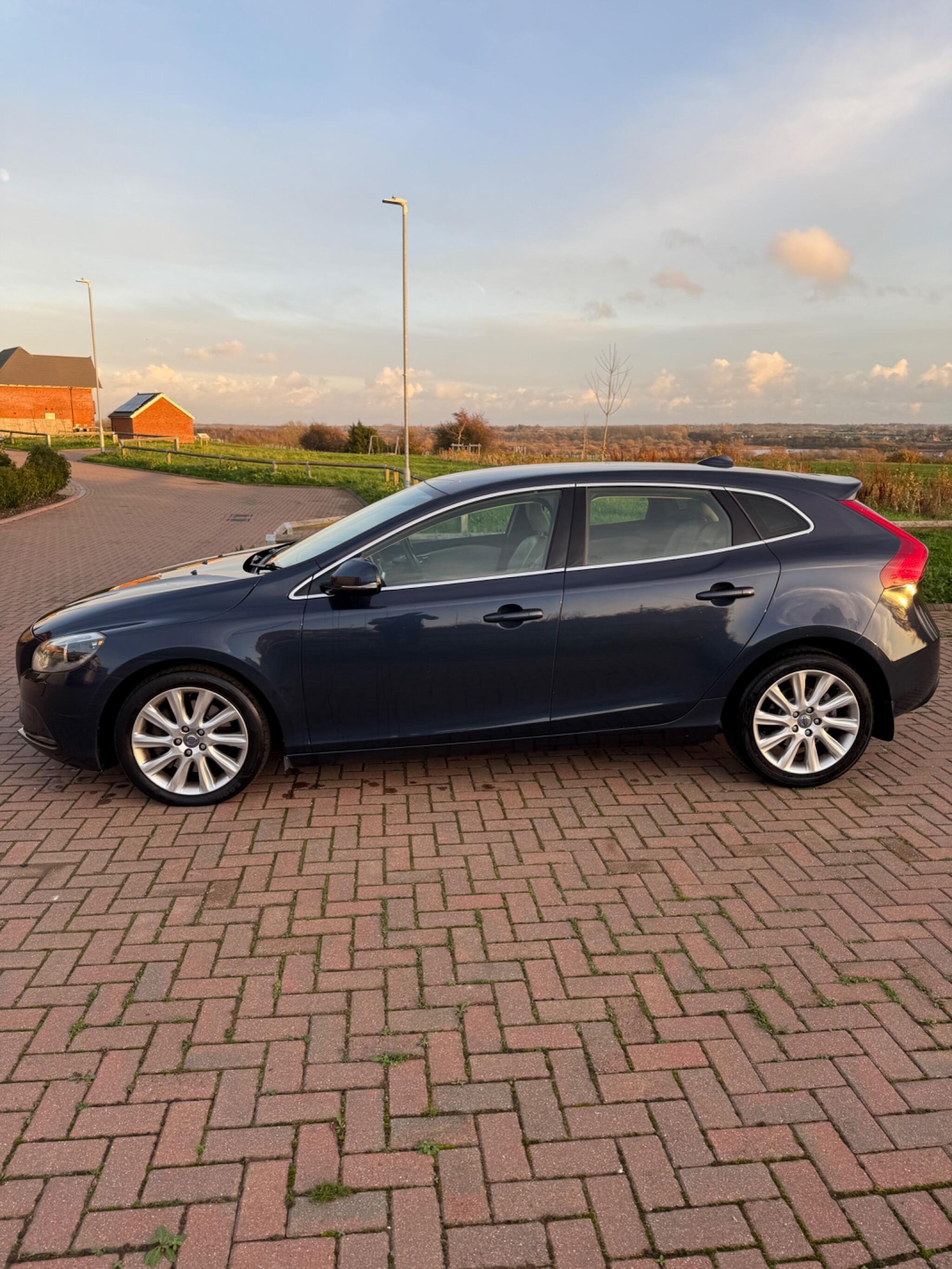 Used Volvo V40 2013 for sale - 76780735: Photo 9