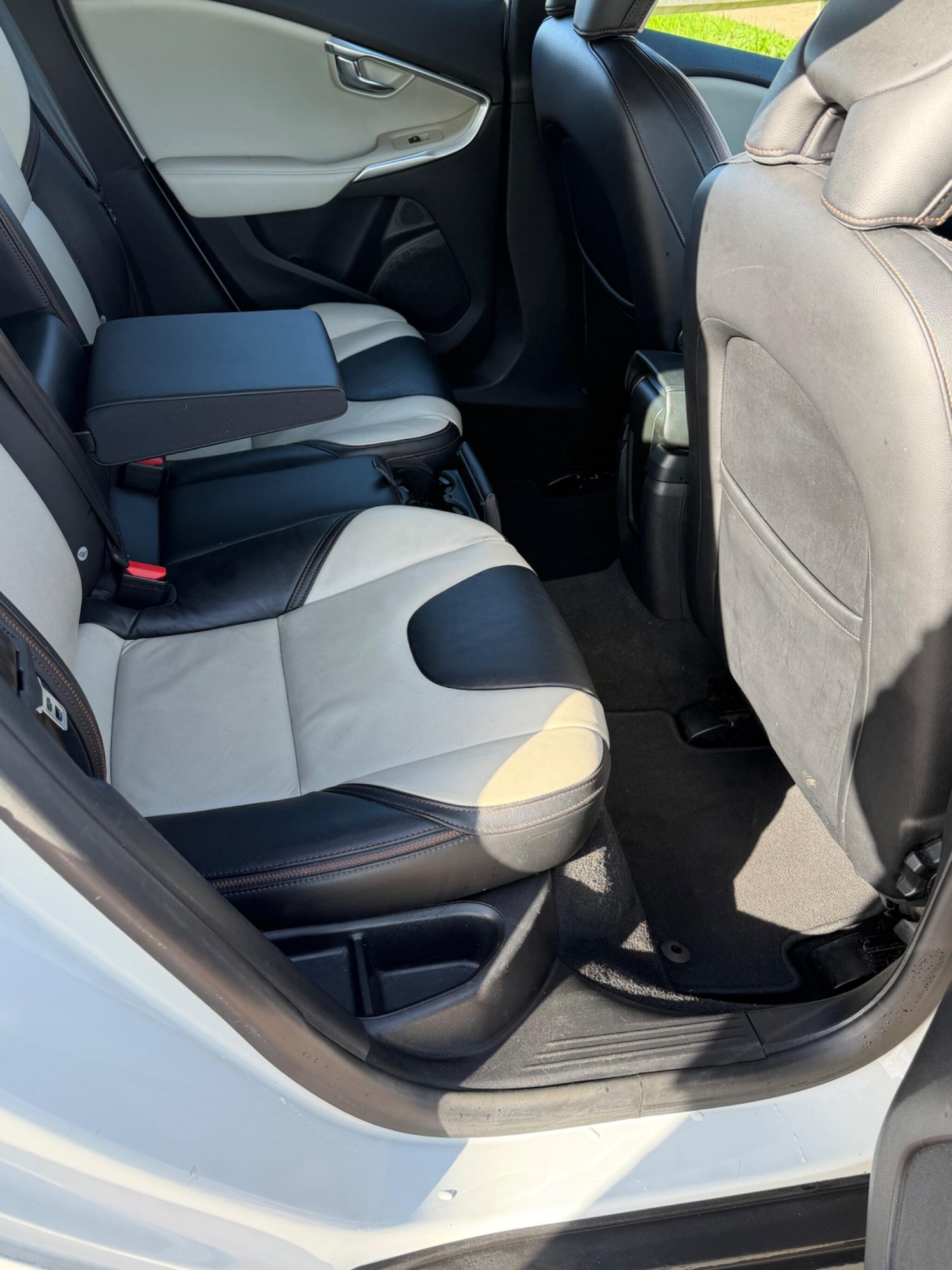 Used Volvo V40 Cross Country for sale - 77587090: Photo 24