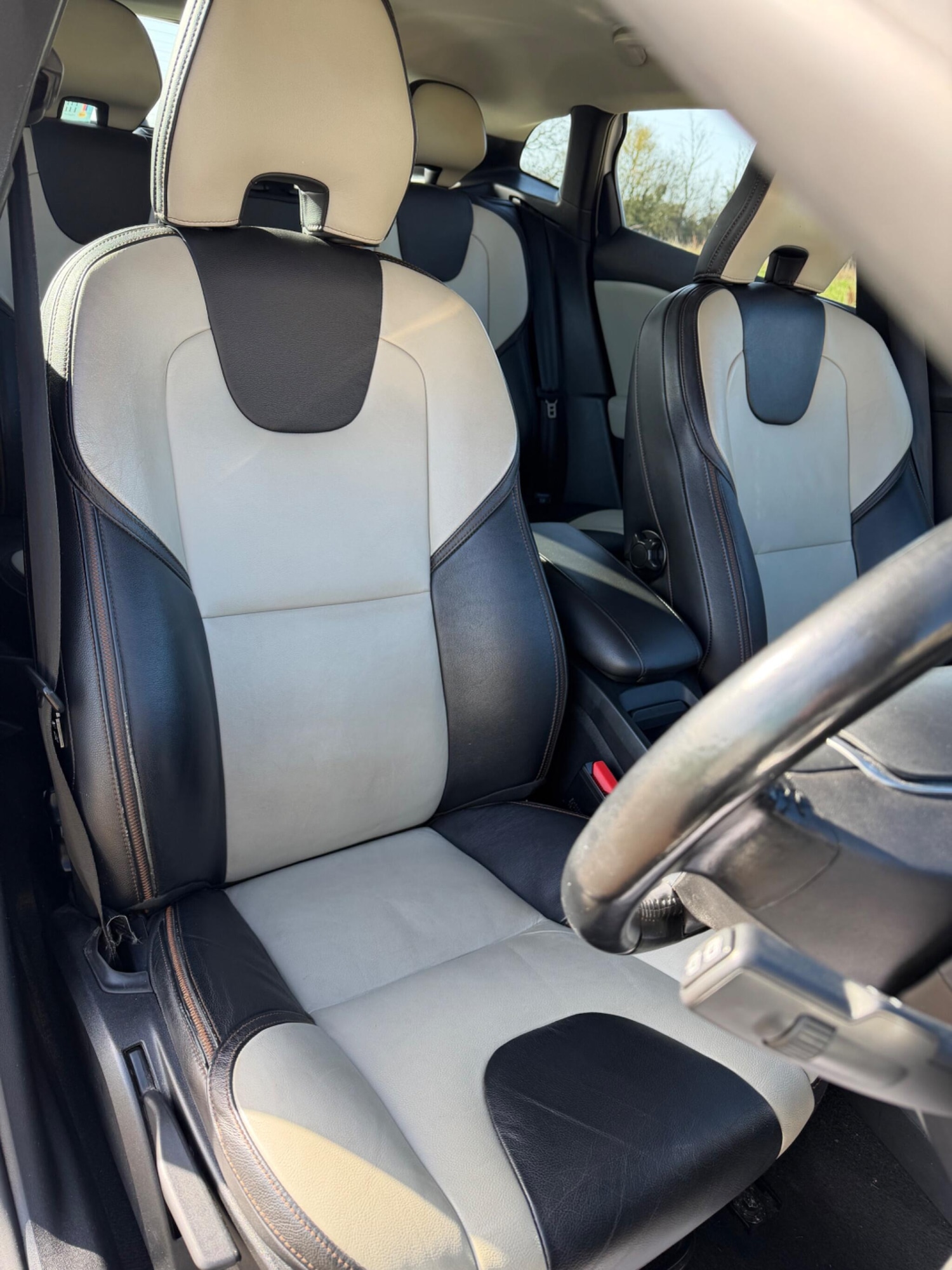 Used Volvo V40 Cross Country for sale - 77587090: Photo 25