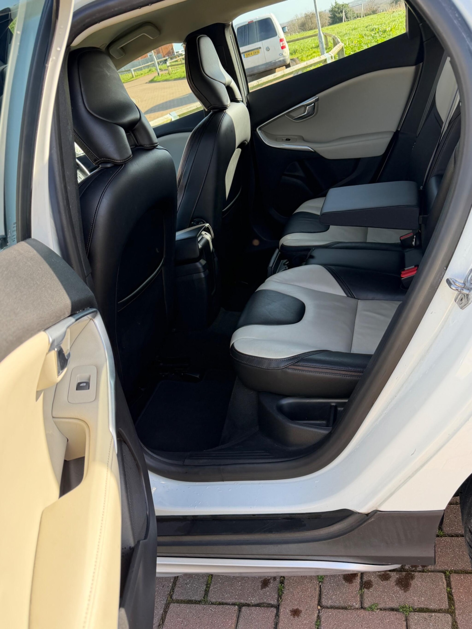 Used Volvo V40 Cross Country for sale - 77587090: Photo 27