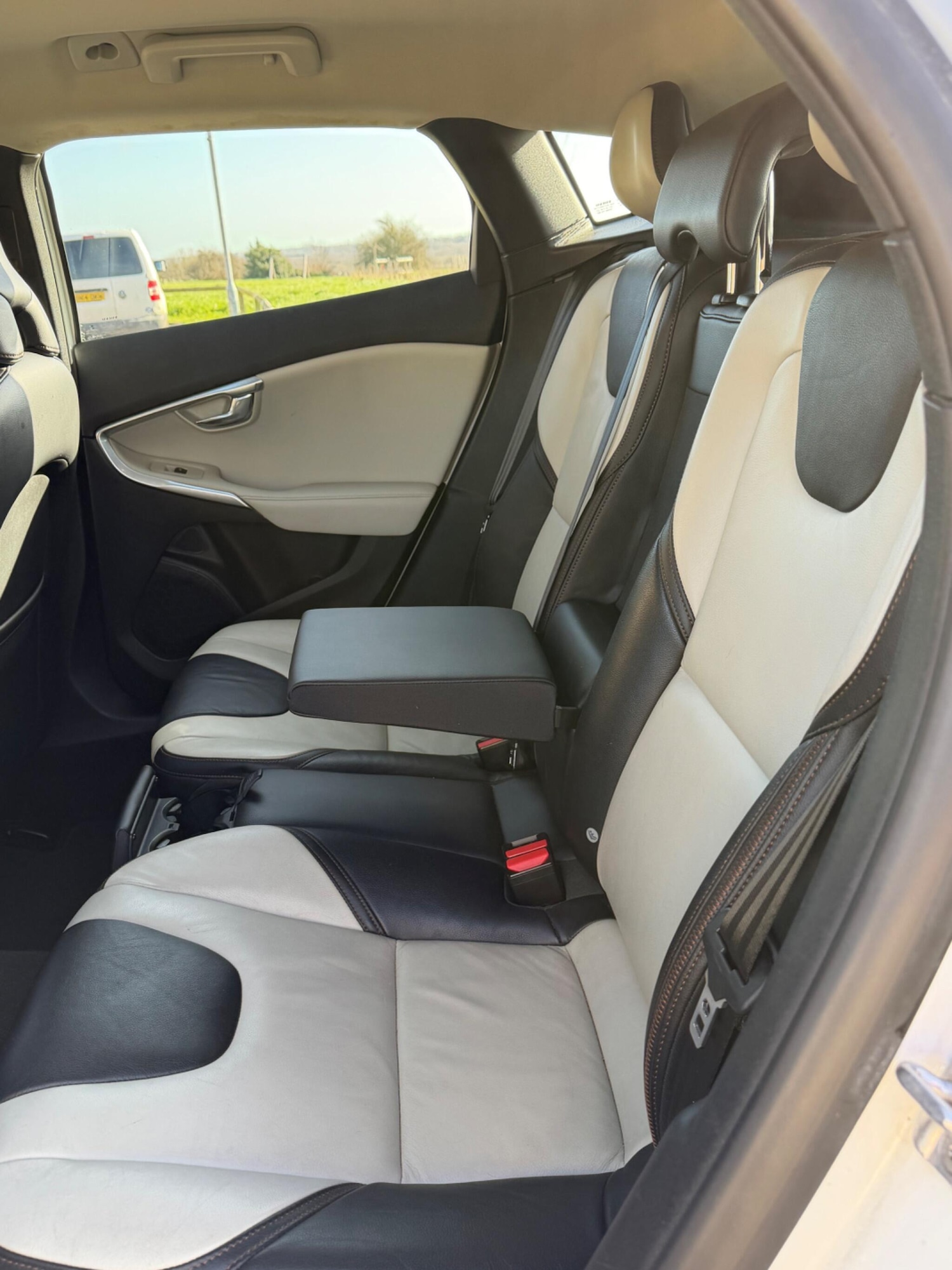 Used Volvo V40 Cross Country for sale - 77587090: Photo 28