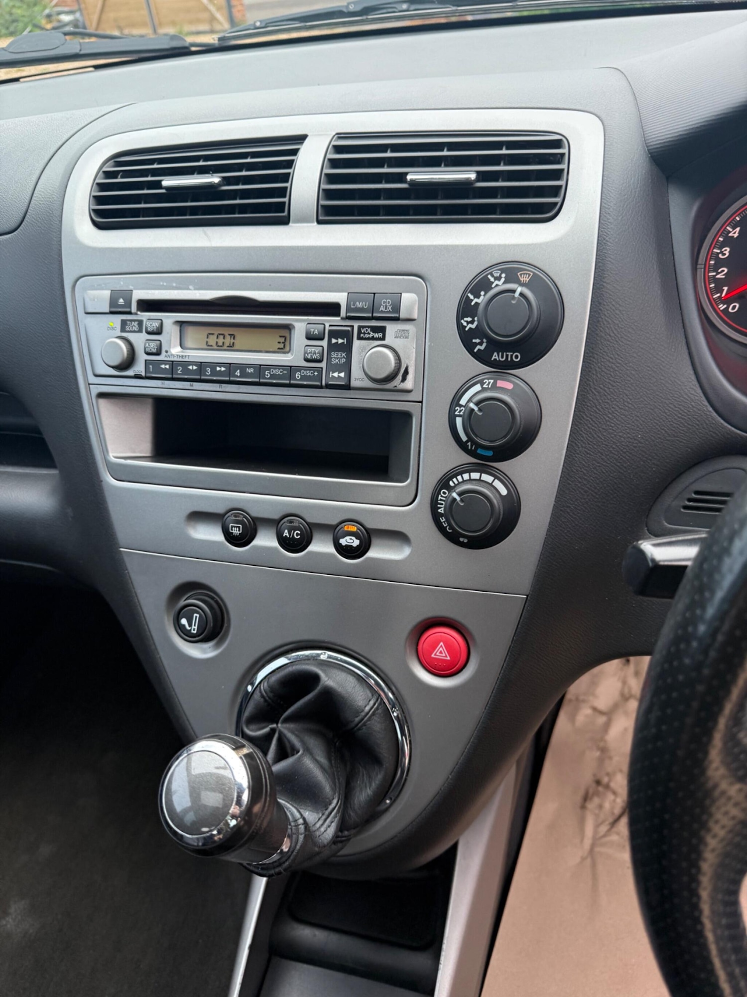 Used Honda Civic 2004 for sale - 76975855: Photo 19