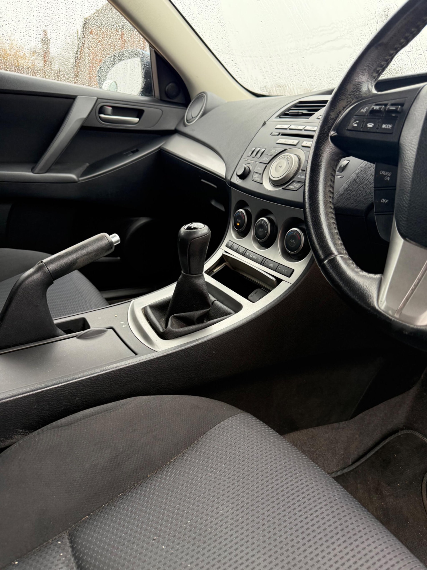 Used Mazda Mazda3 2010 for sale - 76850319: Photo 17