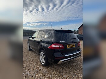 Used Mercedes-Benz M Class 2015 for sale - 77242432: Photo