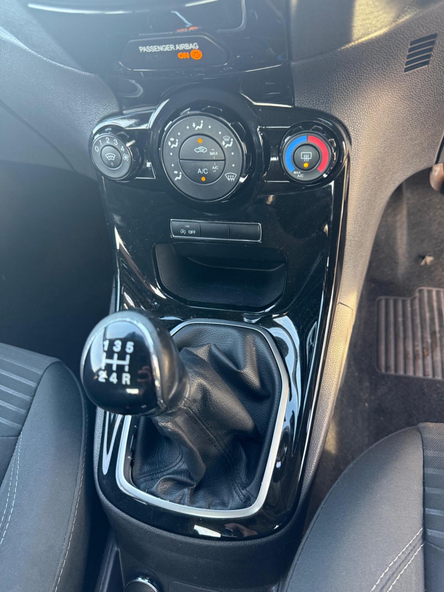 Used Ford Fiesta 2015 for sale - 76975657: Photo 43