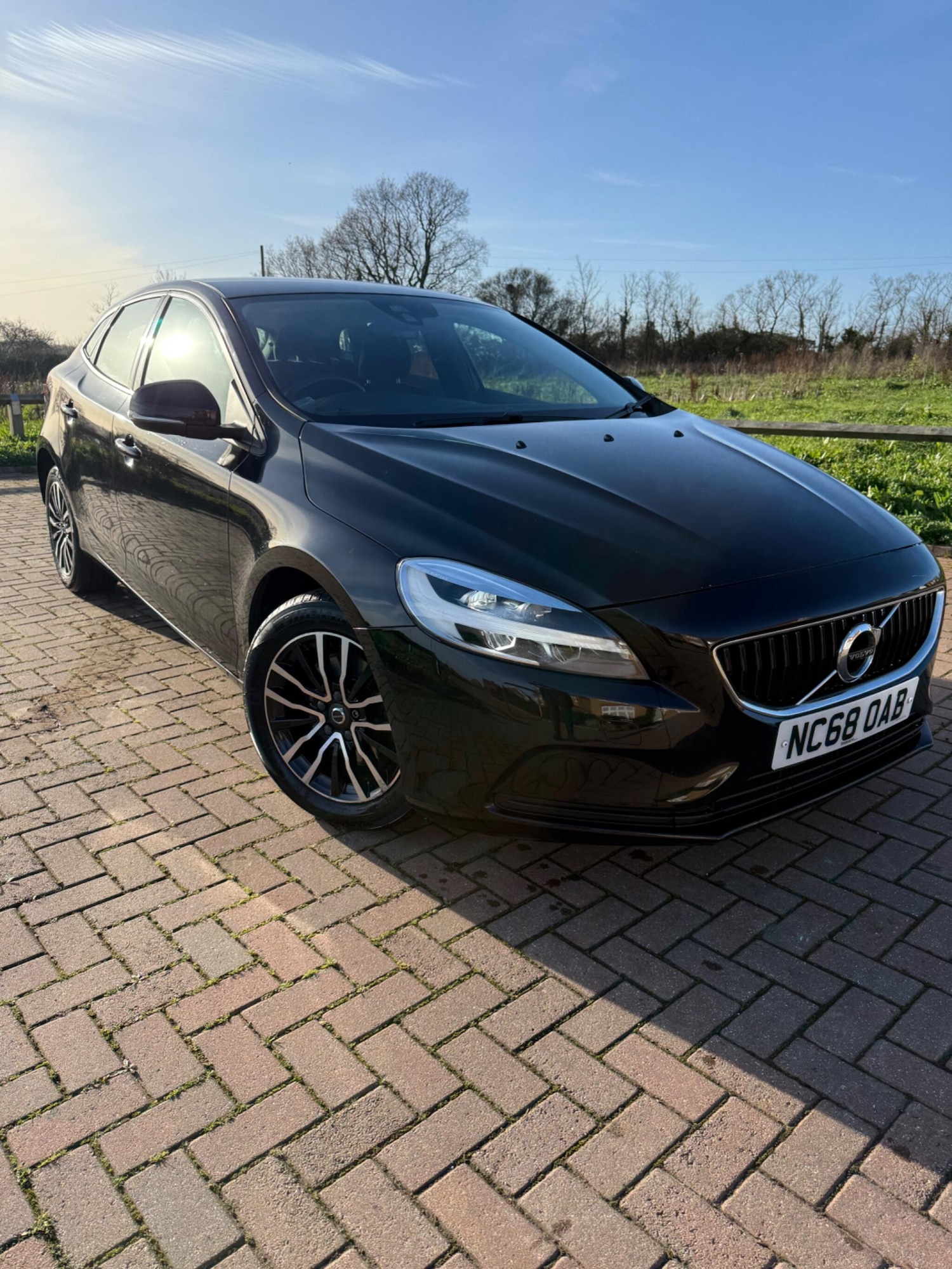 Used Volvo V40 2019 for sale - 76990798: Photo 1