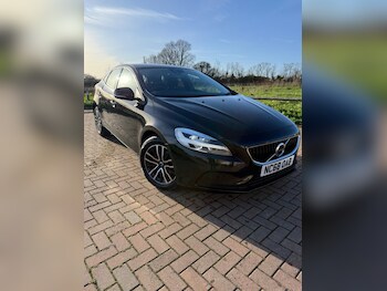 Used Volvo V40 2019 for sale - 76990798: Photo