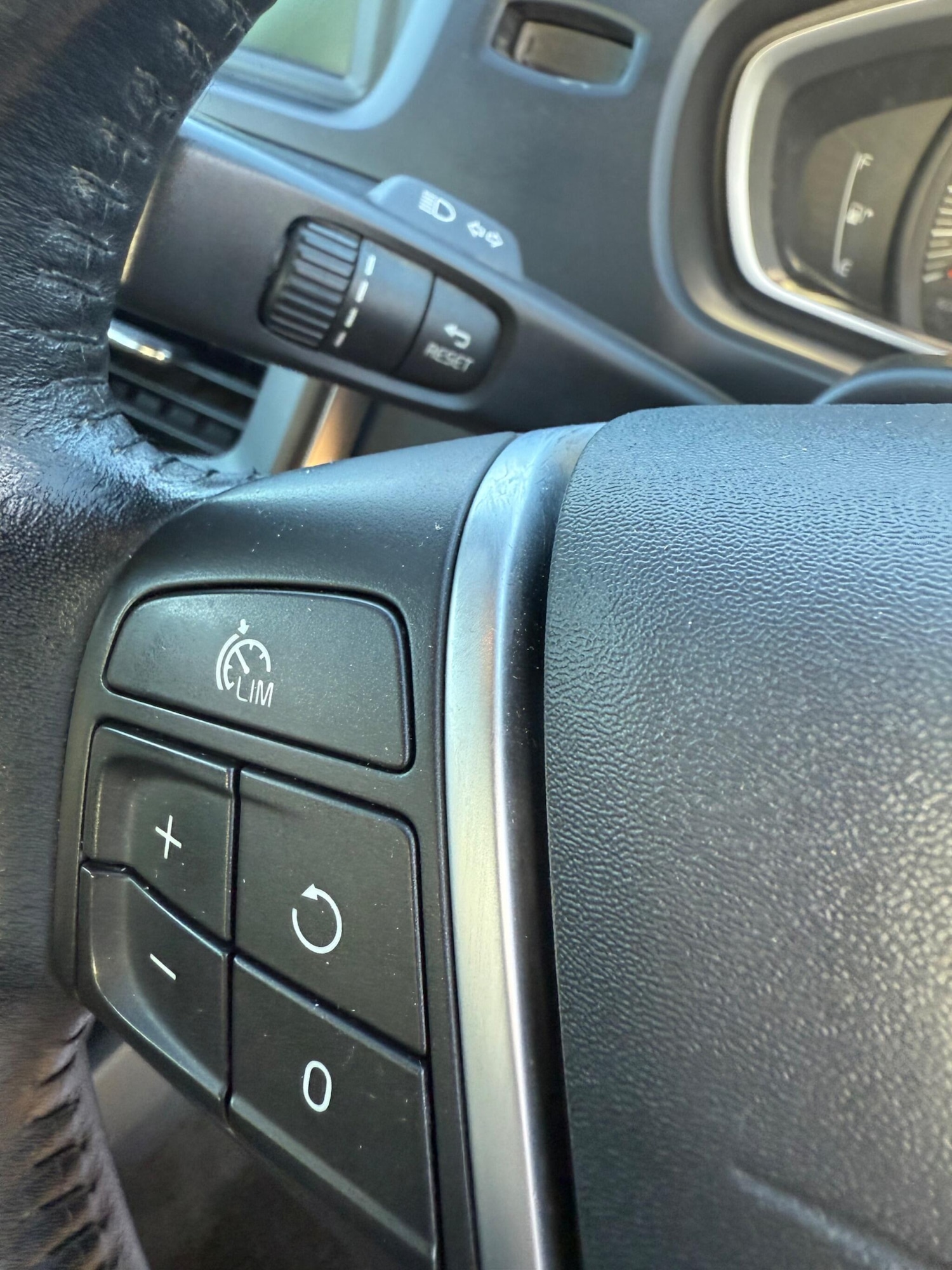 Used Volvo V40 2019 for sale - 76990798: Photo 28