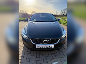 Used Volvo V40 2019 for sale - 76990798: Photo