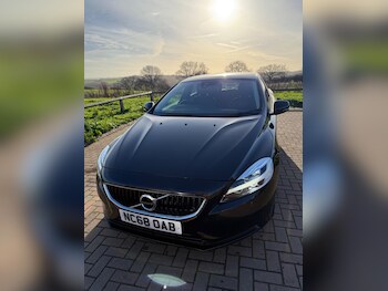 Used Volvo V40 2019 for sale - 76990798: Photo