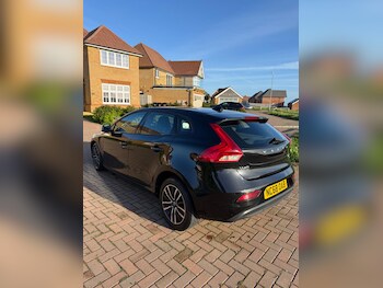 Used Volvo V40 2019 for sale - 76990798: Photo