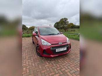 Used Hyundai i10 2017 for sale - 76295776: Photo 2