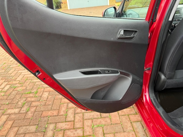 Used Hyundai i10 2017 for sale - 76295776: Photo 48