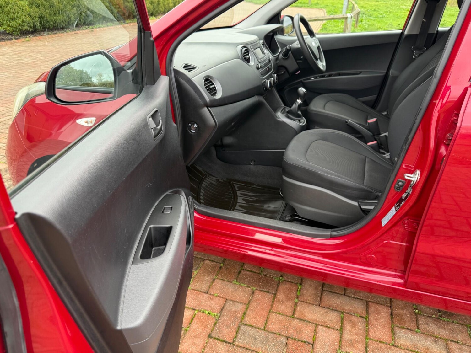 Used Hyundai i10 2017 for sale - 76295776: Photo 53