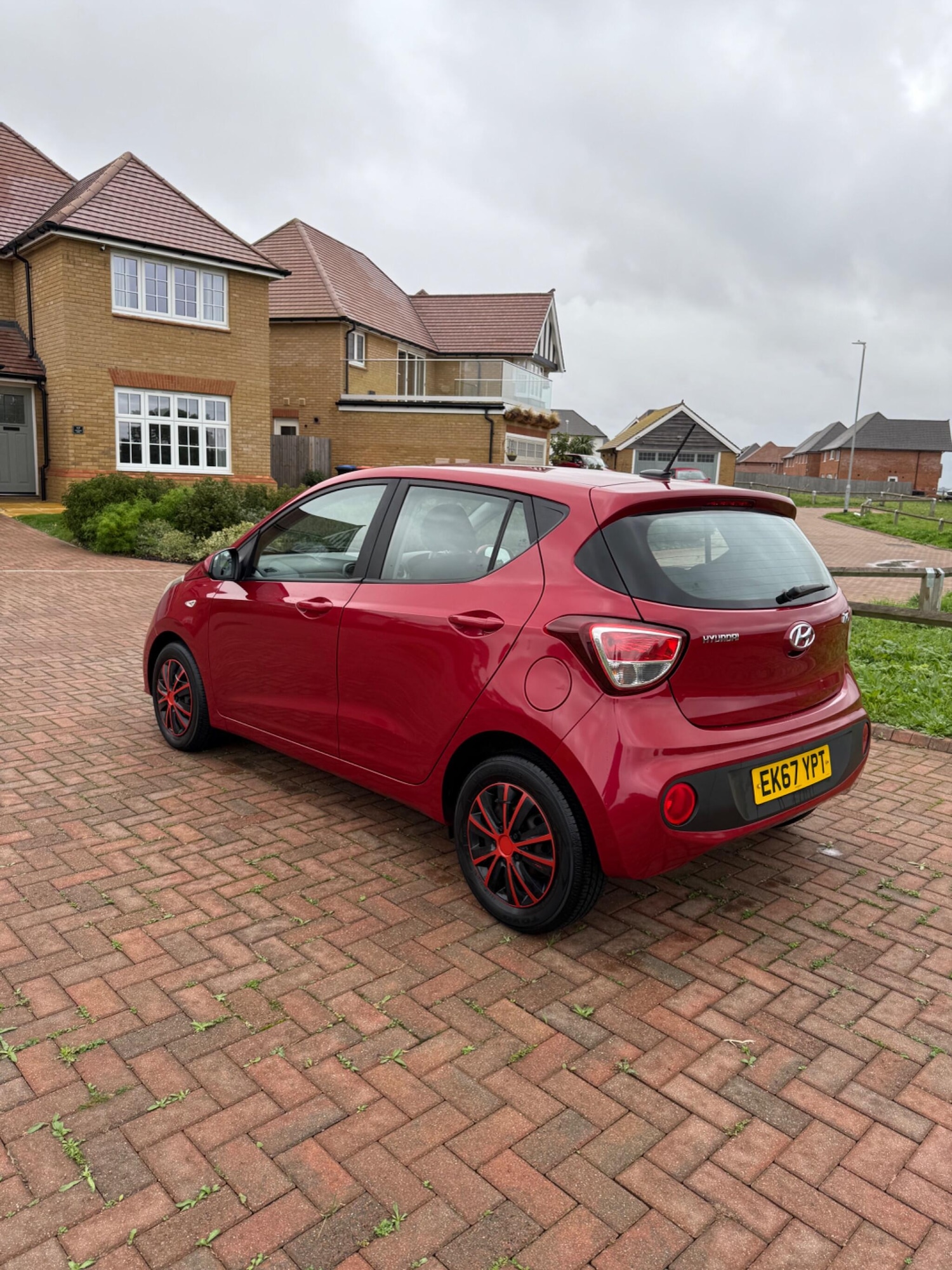 Used Hyundai i10 2017 for sale - 76295776: Photo 9