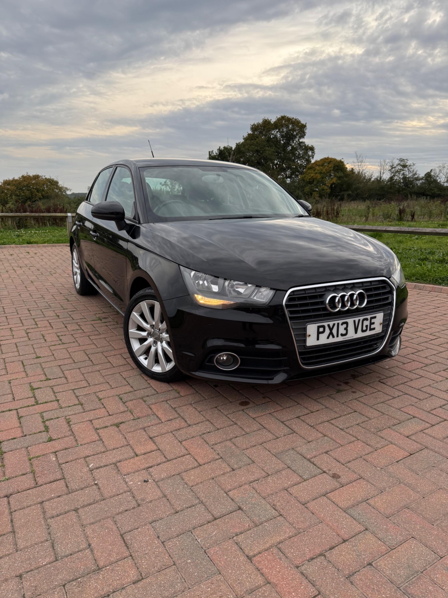 Used Audi A1 2013 for sale - 76152524: Photo 2
