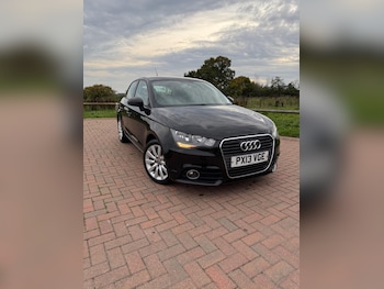 Used Audi A1 2013 for sale - 76152524: Photo 2