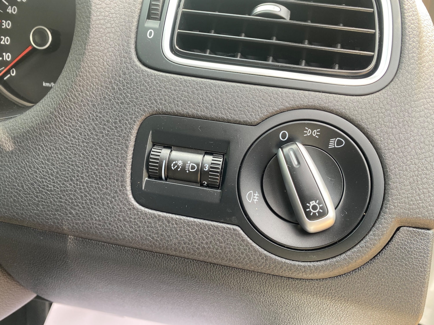 Used Volkswagen Polo 2012 for sale - 76672646: Photo 24