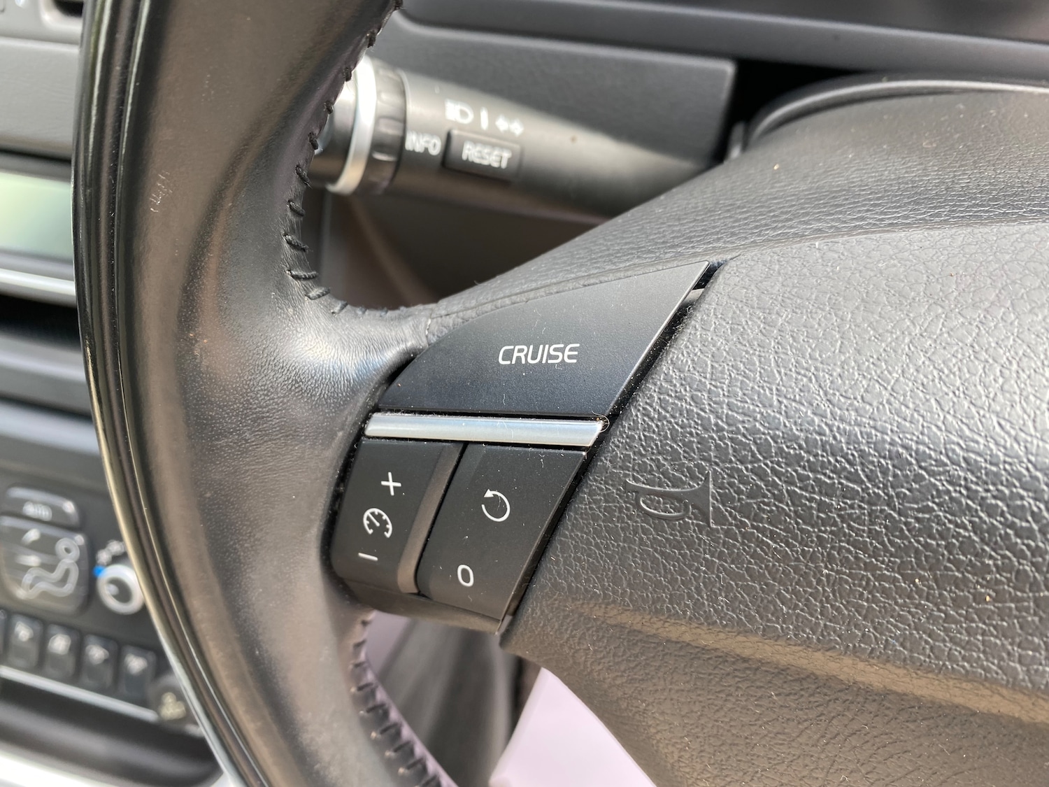 Used Volvo XC90 2012 for sale - 77211684: Photo 47