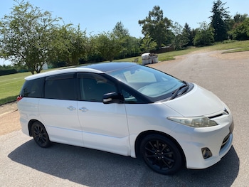 Used Toyota Estima 2010 for sale - 79032999: Photo