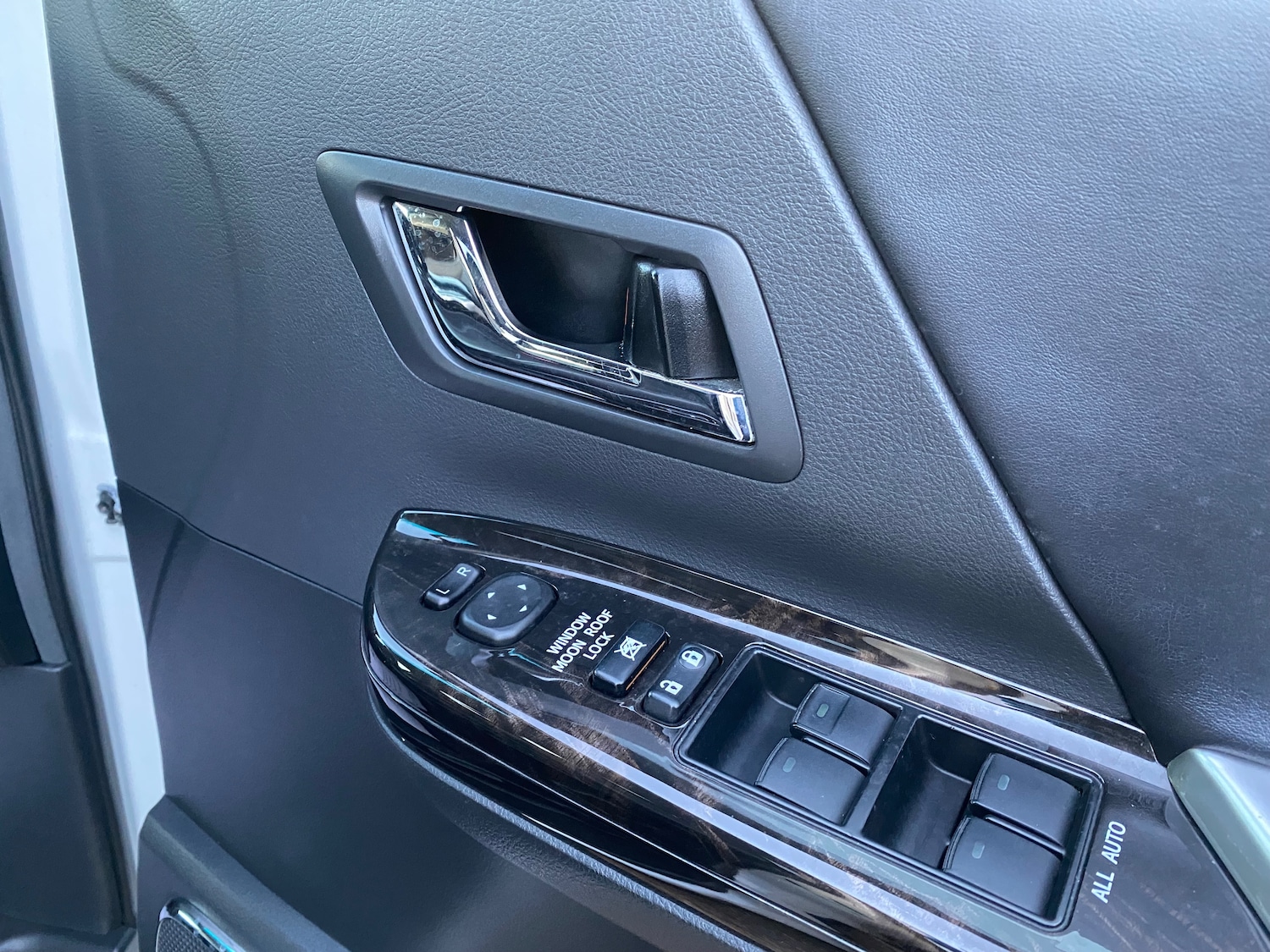 Used Toyota Alphard 2012 for sale - 76934248: Photo 37