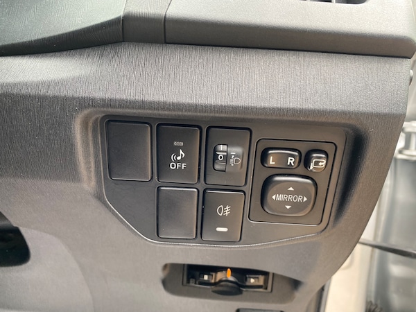 Used Toyota Prius 2015 for sale - 73836070: Photo 16